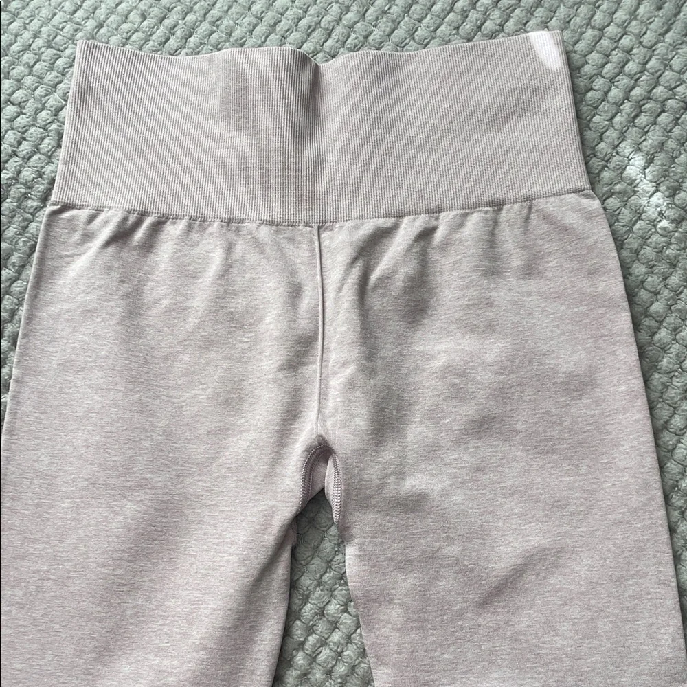 Gymshark Light Purple Leggings - Picture 3 of 5